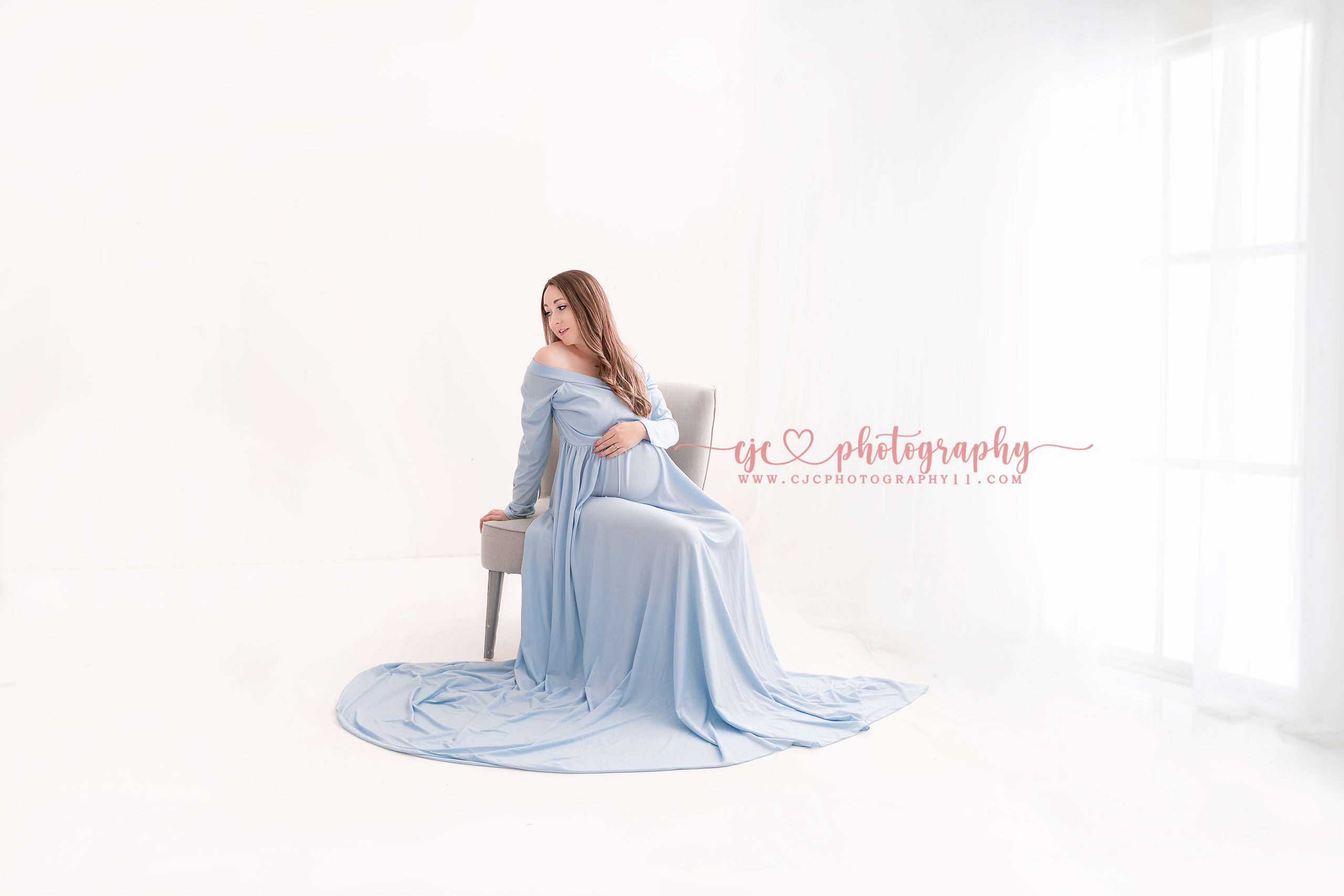 blue gown on pregnant mom